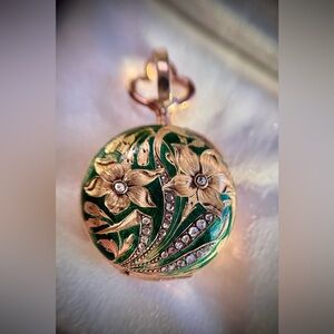 Antique Victorian 18k Yellow Gold Enamel Floral Diamond Locket